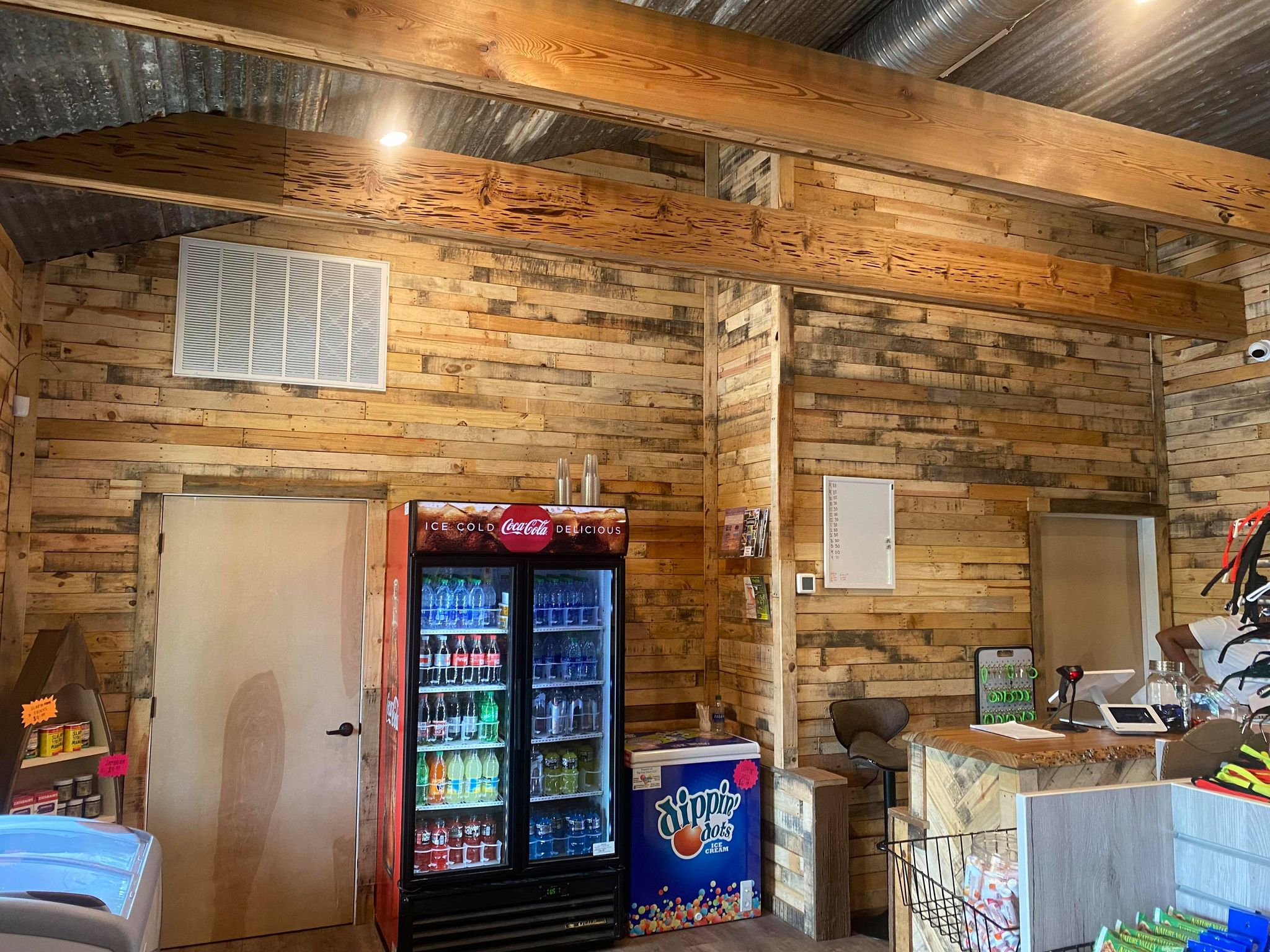 Bulk Pallet Wood |  Reclaimed Pallet Boards | Accent Walls & Ceilings